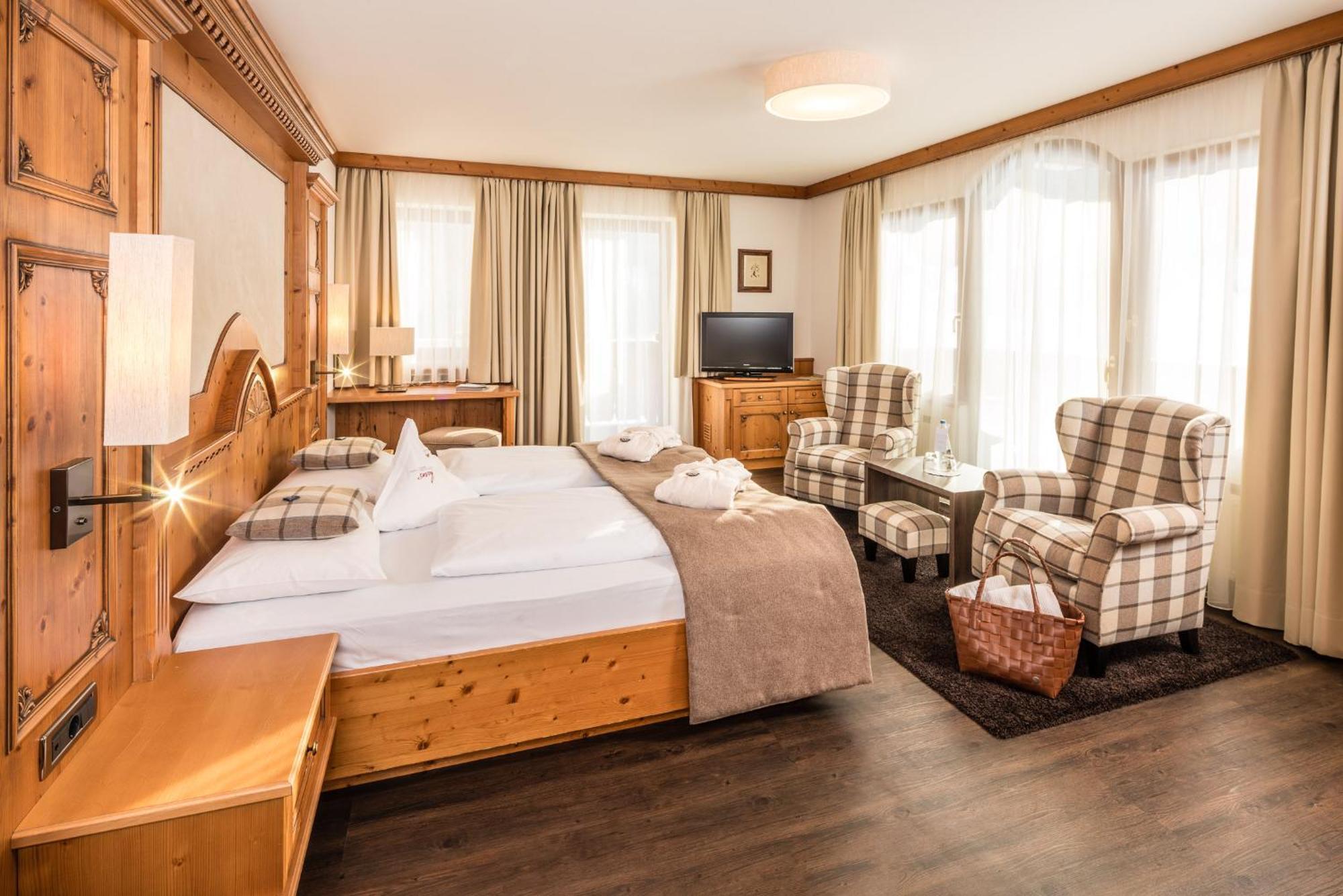 Savoy Dolomites Luxury & Spa Hotel Selva di Val Gardena Ngoại thất bức ảnh